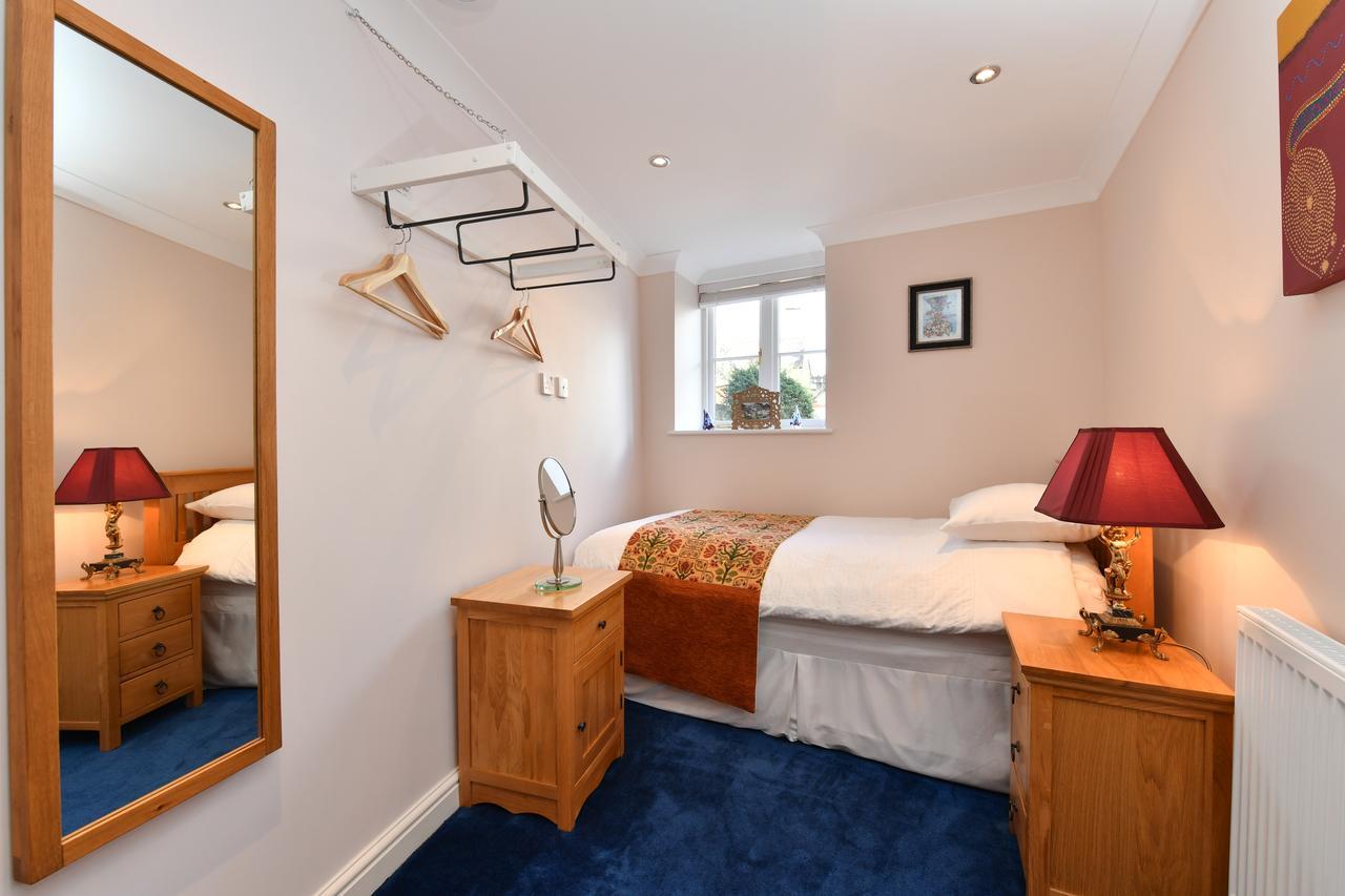 Heritage Bed And Breakfast Calne Eksteriør bilde