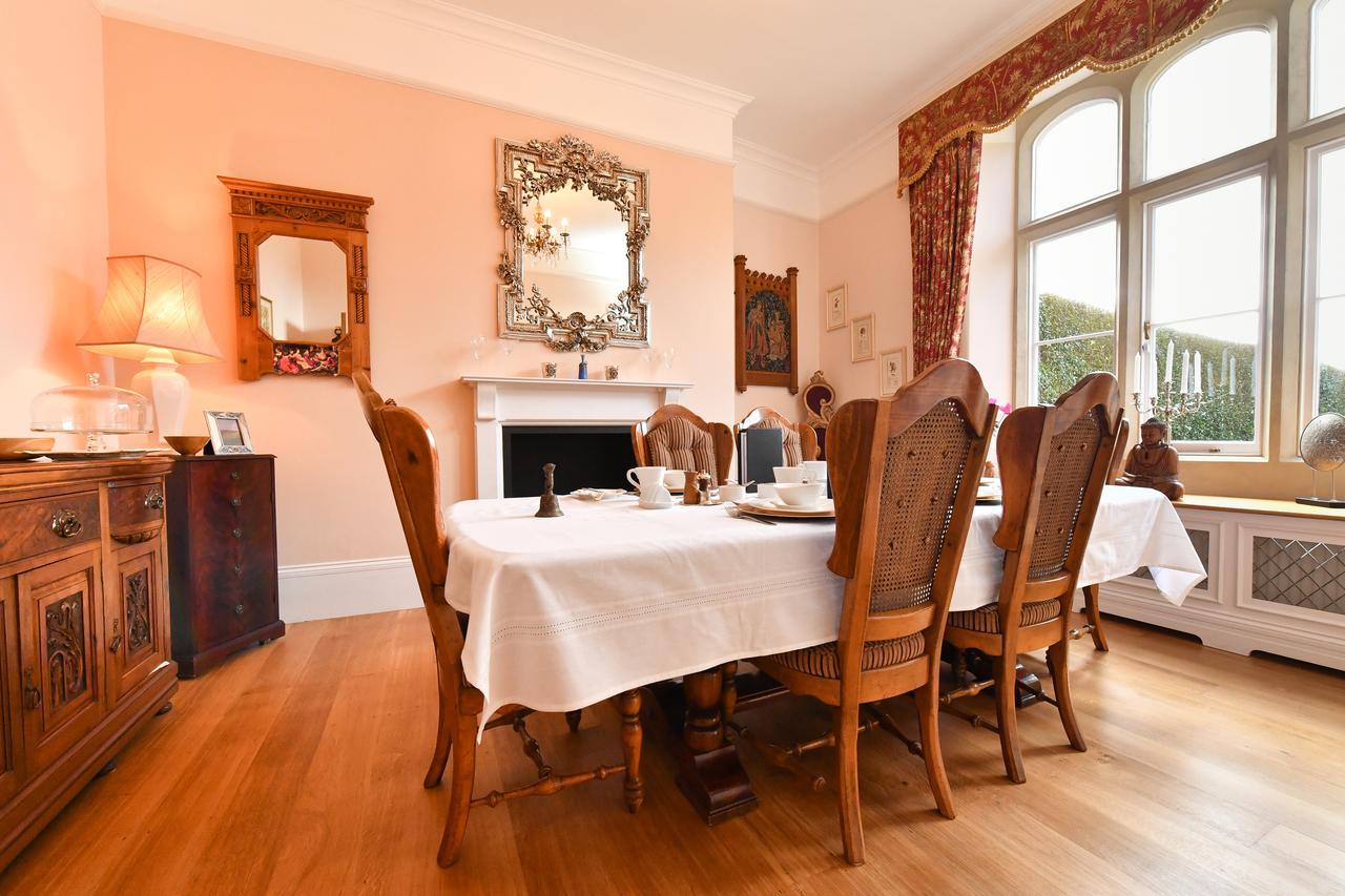 Heritage Bed And Breakfast Calne Eksteriør bilde