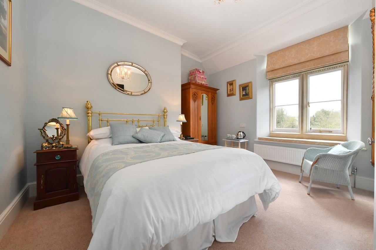Heritage Bed And Breakfast Calne Eksteriør bilde