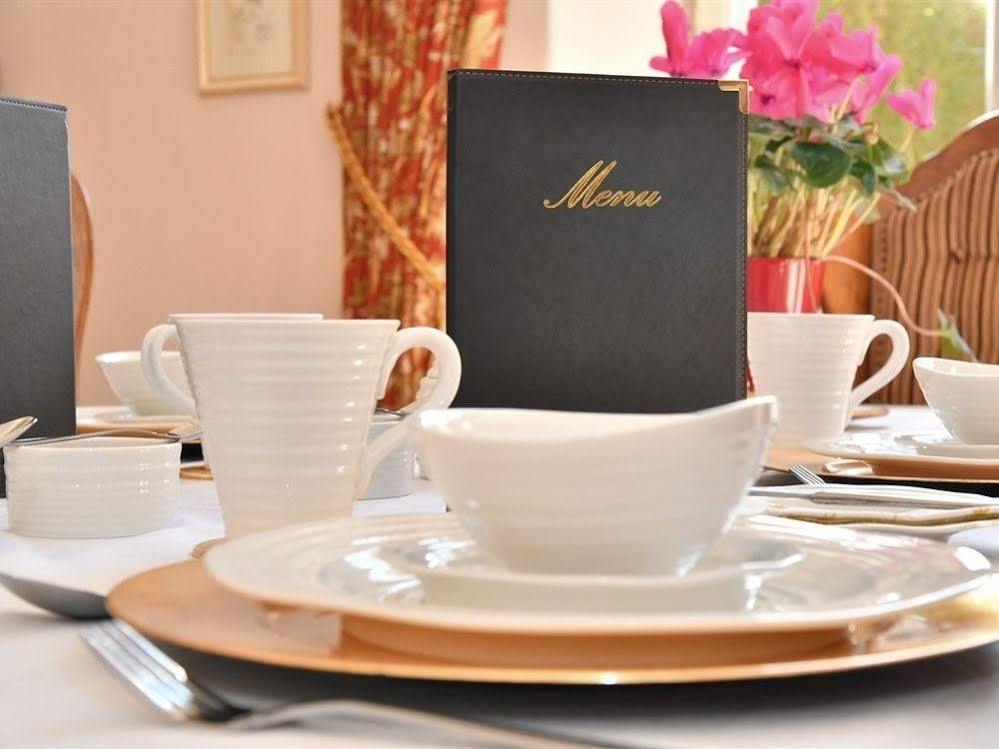 Heritage Bed And Breakfast Calne Eksteriør bilde